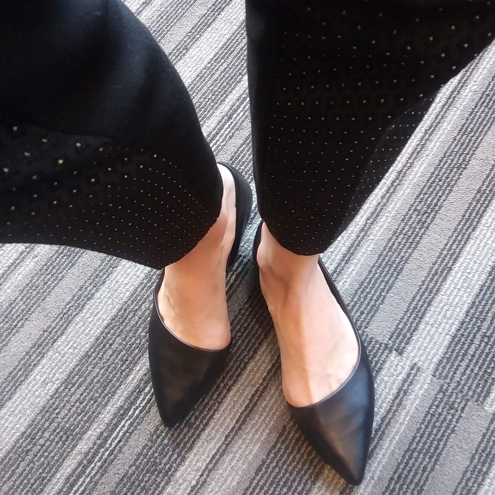 Steve Madden - Black Pointy-Toed Flats